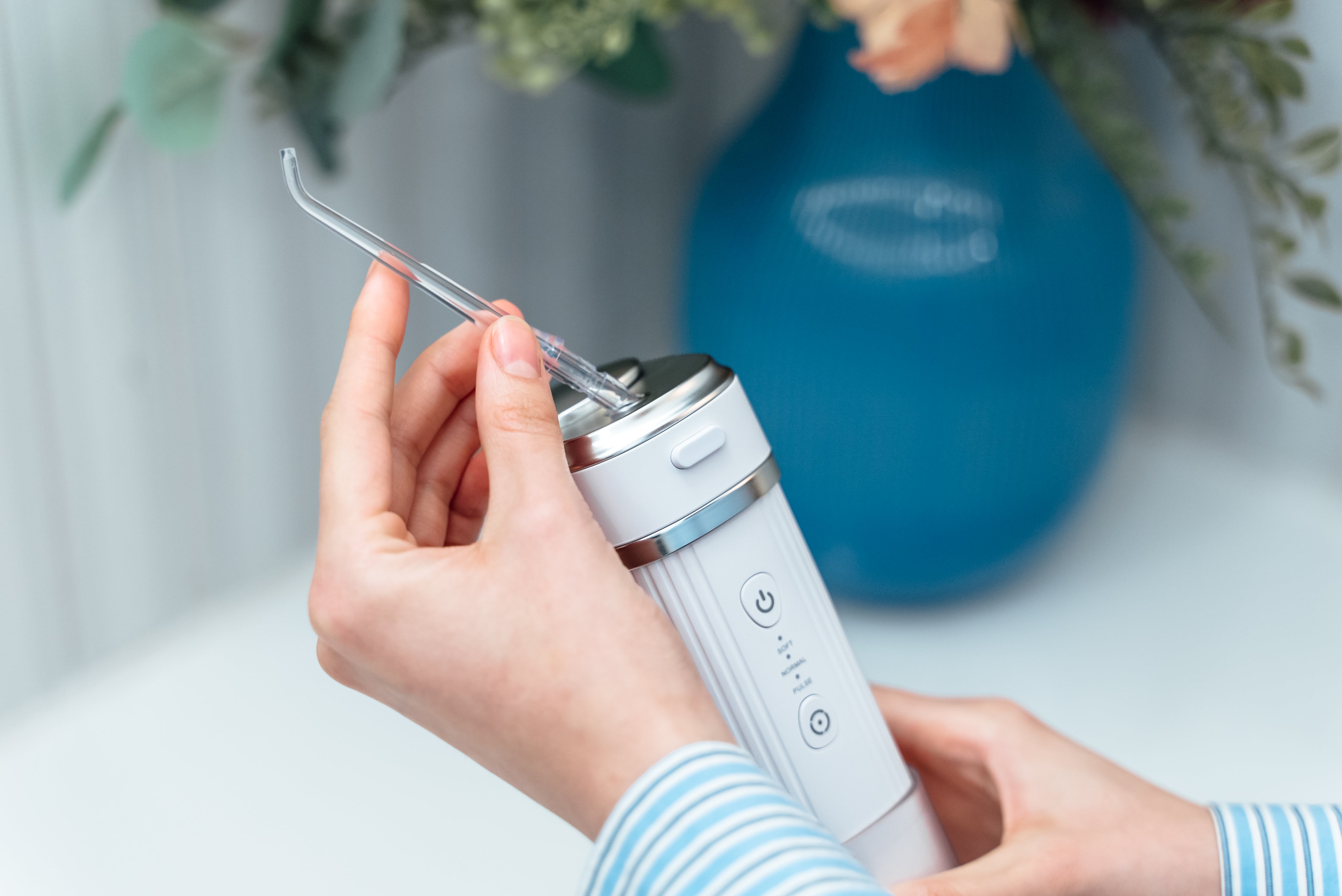 Jak wybrać irygator do zębów podczas noszenia aparatu ortodontycznego?