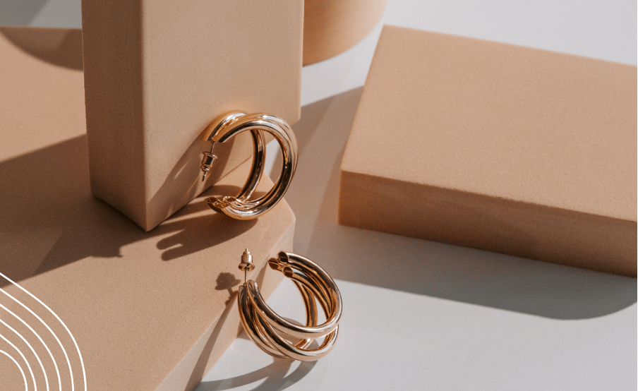 Złote kolczyki. Jak czyścić biżuterię w myjce ultradźwiękowej?