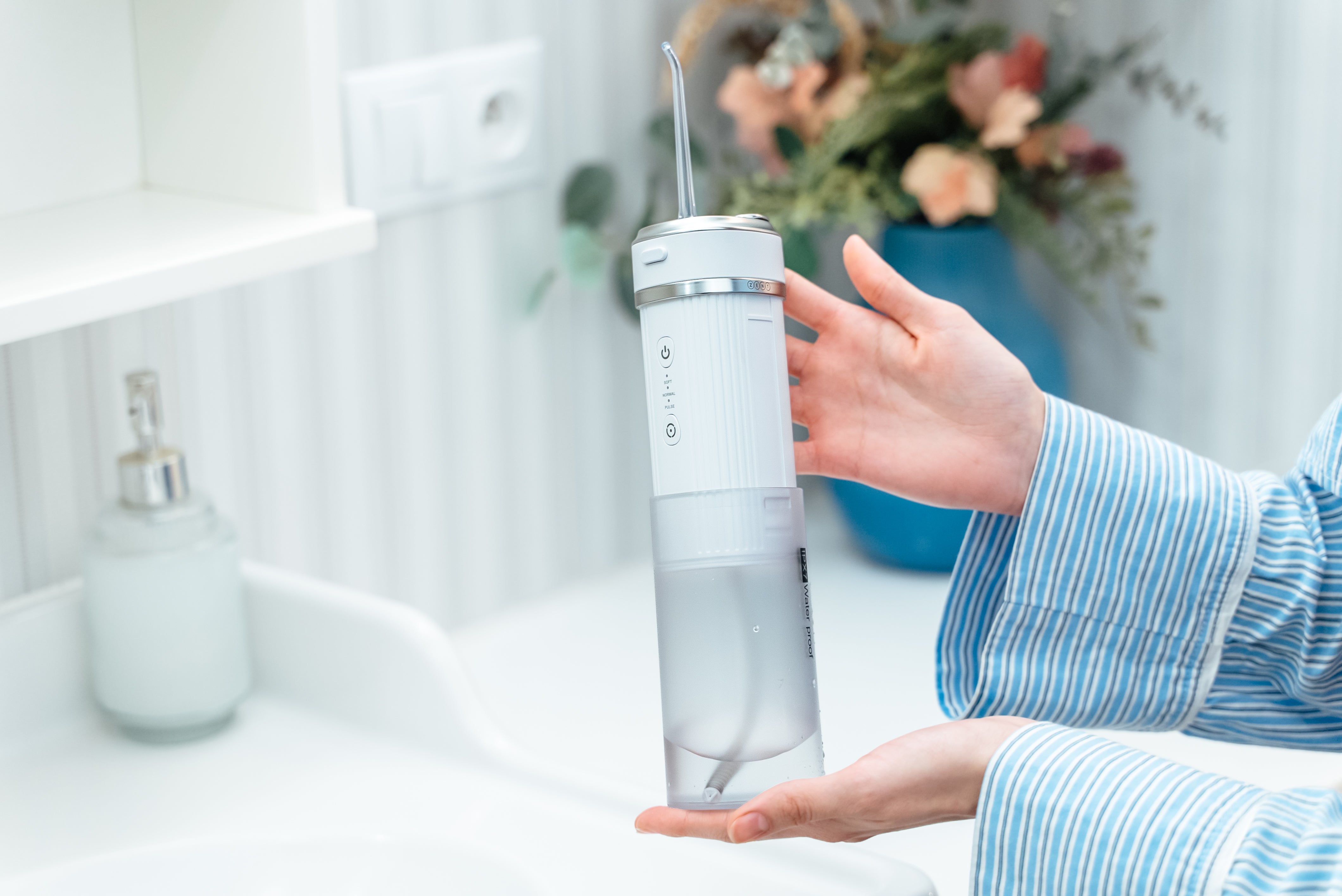 Jakie akcesoria do higieny jamy ustnej wybrać – szczoteczki, nici, irygatory czy może coś więcej?